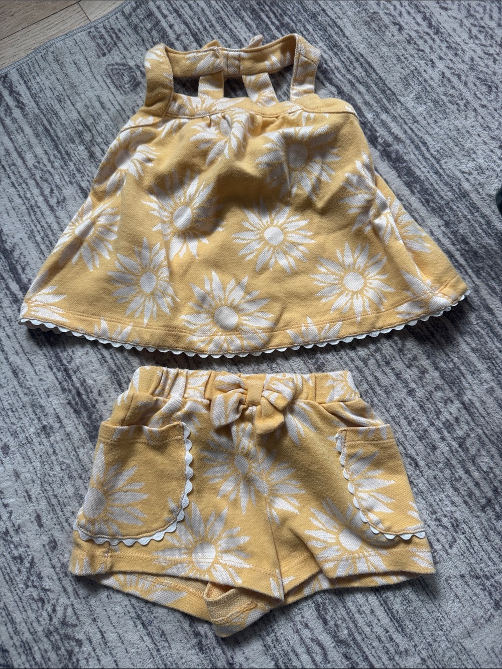 Girls Yellow Daisy Tank & Shorts Matching Set - Unbranded